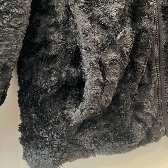 The North Face Girls Reversible Jacket Puffer/Faux Fur. Black w/ pockets - sz L - Picture 6 of 9